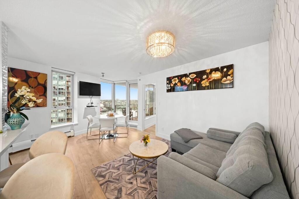 Water View Condo In Downtown Ванкувър Екстериор снимка