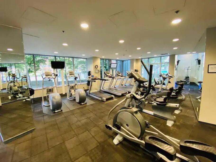 Water View Condo In Downtown Ванкувър Екстериор снимка