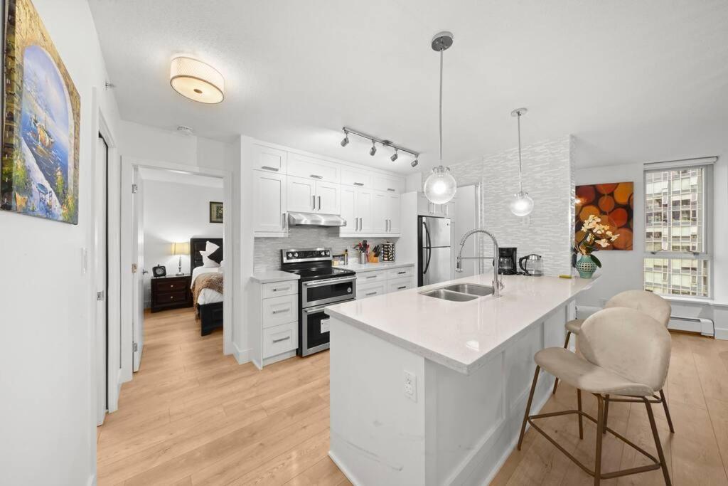 Water View Condo In Downtown Ванкувър Екстериор снимка